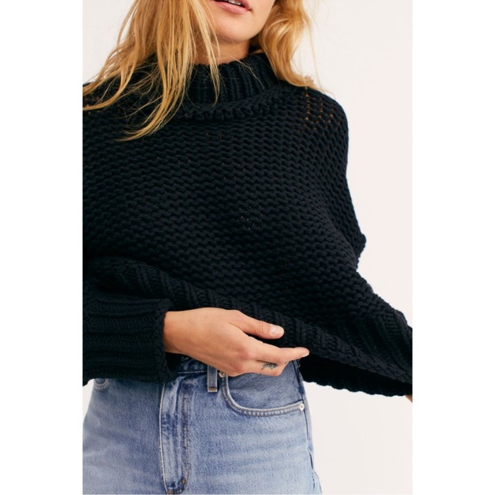 PEOPLE My Only Sunshine
Sweater / Black
$75 $108 Size: M
Free People